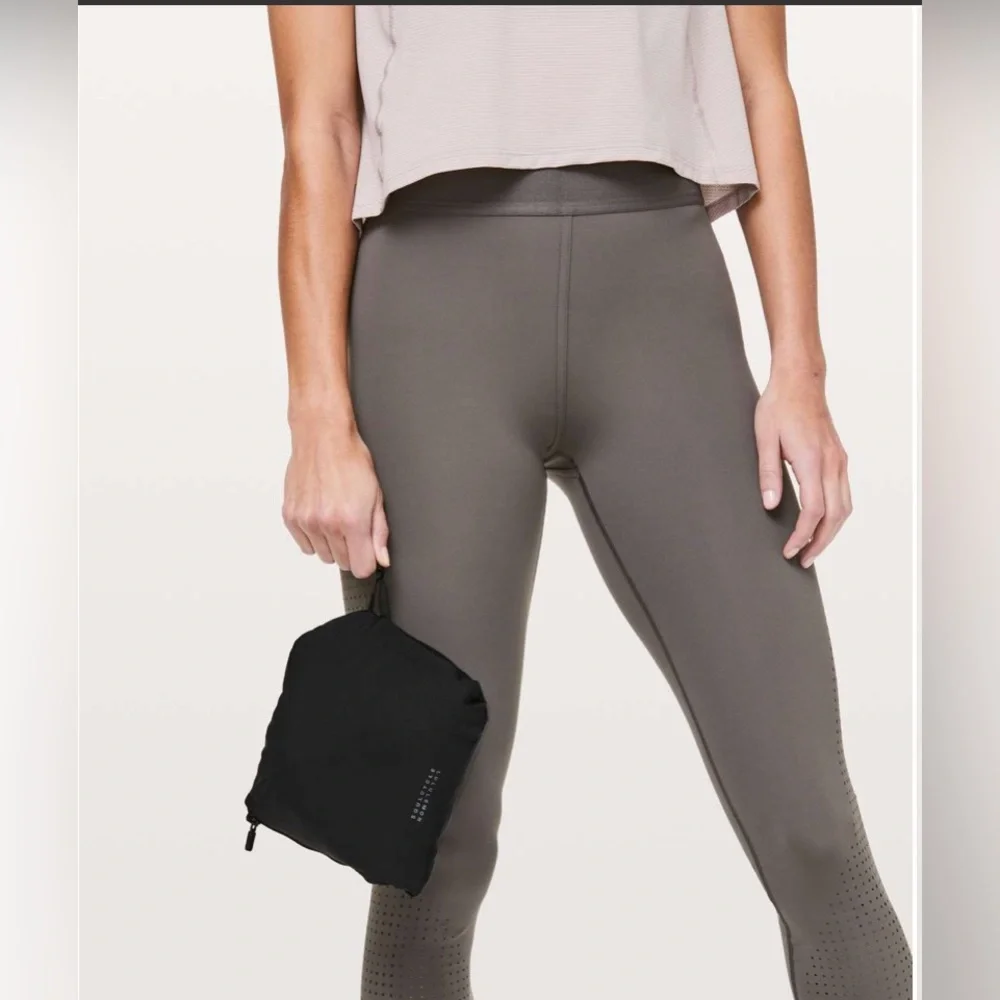 Limited Edition Lululemon collaboration with Soulcycle Size L/M Like New - Picture 9 of 15